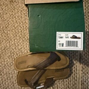 Khombu Men's Taupe Flip-Flops